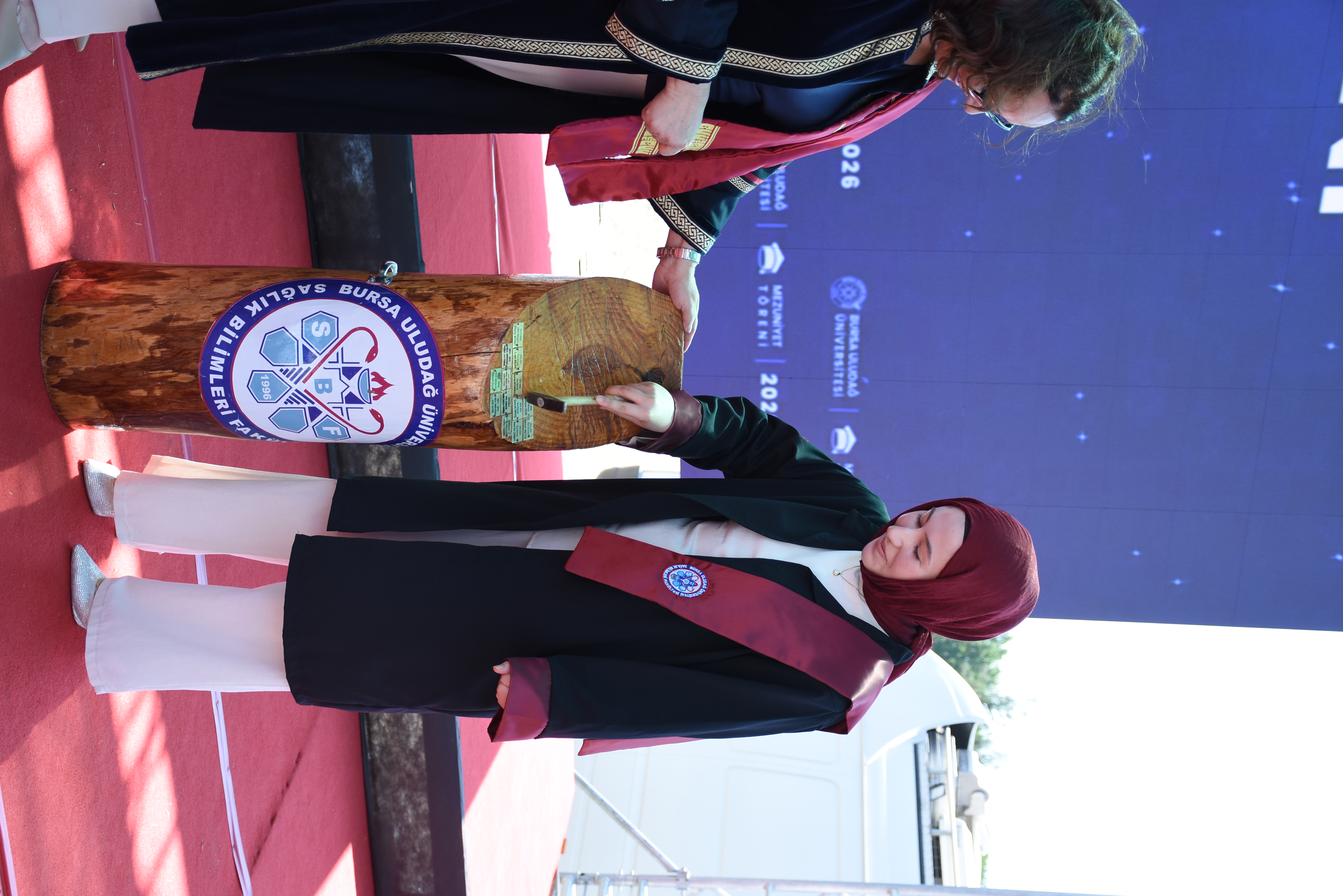 Fakültemiz Hemşirelik Ve Fizyoterapi Ve Rehabilitasyon Bölümlerinin Mezuniyet Heyecanı